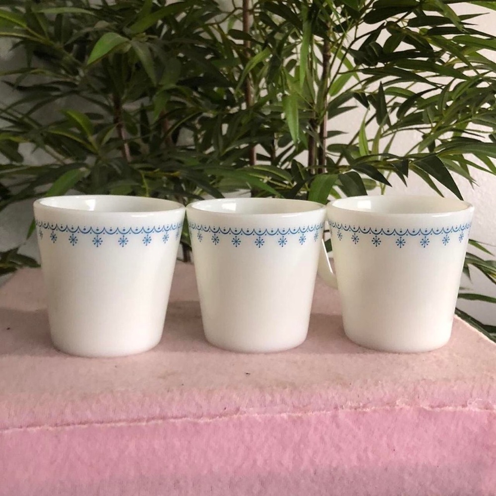 Vintage PYREX #1410 Snowflake Blue Garland D Handle Coffee Cup Mug Set of 3 boho